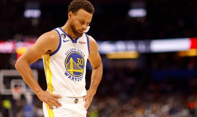 score电竞-四连败胜率直逼湖人！勇士顶配首发难填替补大坑