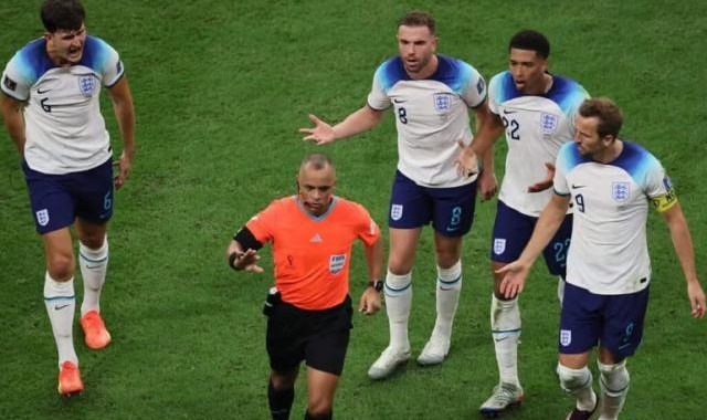 电竞比分-欧洲杯新规严禁“围攻”裁判：队长沟通，违者染黄