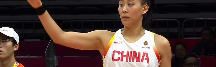 电竞比分网-光好看没用！3战三分6中0，大空位不敢投，球迷：完全没进攻能力|唐子婷|张茹|国家队|锋线|李梦_新浪体育_新浪新闻