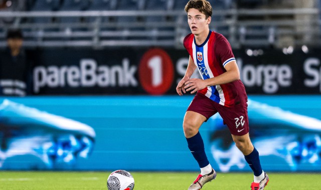 电竞比分网-罗马诺：曼城18岁小将尼潘租借米德尔斯堡交易已完成