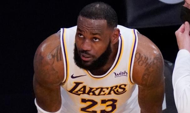 score电竞-詹皇最难冲冠之旅？分区前四之外25年无球队夺冠