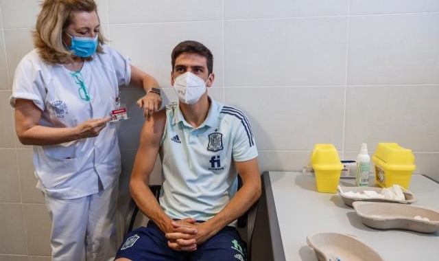 西班牙队成员接种疫苗 疫情恐慌基本平息