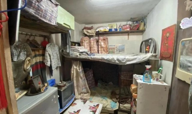 电竞比分网-香港一菲佣的海景房火了，不足4㎡，竟有独立厕所，那叫一个高级