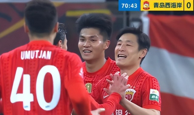 电竞比分网-4：1！国足迎来喜讯，本土第一神锋满血回归，邵佳一喜添前场第一猛将|武磊|上海海港|青岛市|中国男足|青岛西海岸_新浪体育_新浪新闻