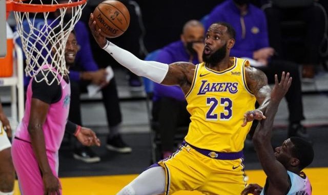 score电竞-【观察】MVP归属悬念丛生 詹姆斯该如何脱颖而出？