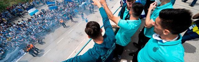 武磊西乙毕业快乐 Back to the first your papá！