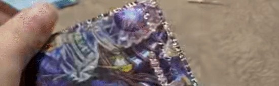 电竞比分-最惨一剪没！玩家失手剪坏百万元卡片：抱头哀嚎